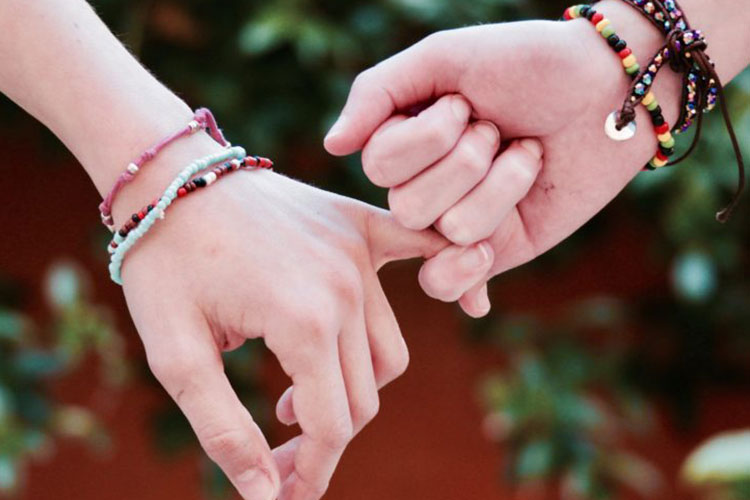 Toxic Friendships: 8 Ways to Let Go of Them