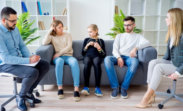 Family Therapy and Addiction - AKUA Mind & Body